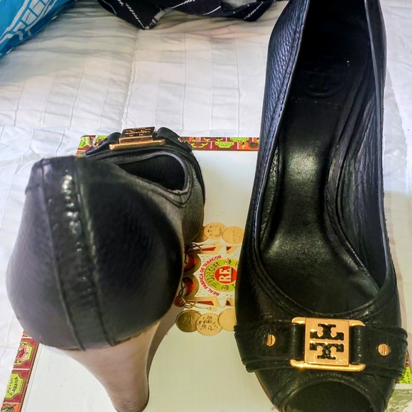 Tory Burch Elegant Black Wedge Peep-Toe Shoes with Wooden Heel. Size 8 - Picture 5 of 11